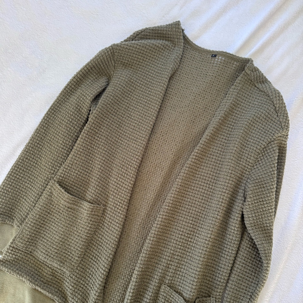 Green caridgan